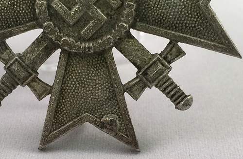 Kriegsverdienstkreuz 1. klasse, 77 or 22 MM Thoughts?