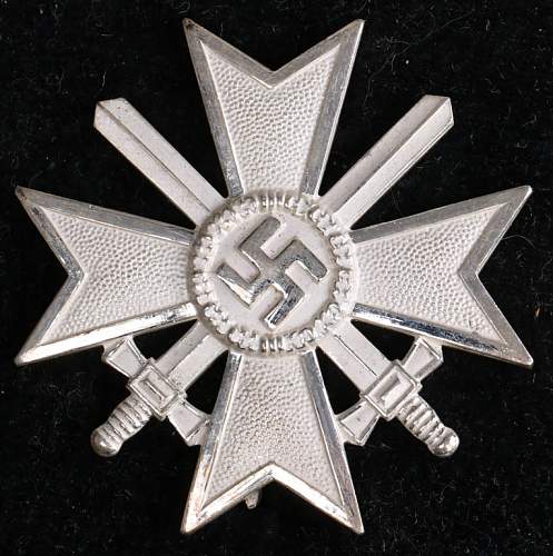 Cased Kriegsverdienstkreuz 1.Klasse mit Schwertern for review