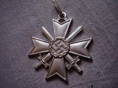 Need Help!  Ritterkreuz des Kriegsverdienstkreuzes mit Schwertern orginal?