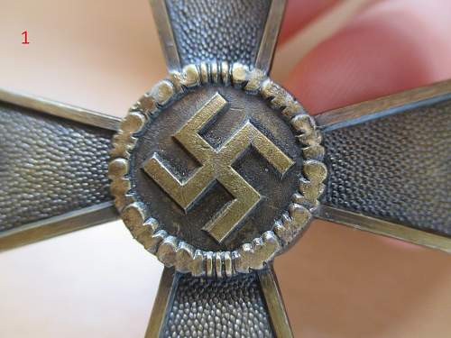 Kriegsverdienstkreuz 2. Klasse Ohne Schwertern fake/original? Please help if you can.