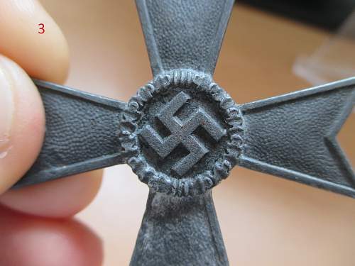 Kriegsverdienstkreuz 2. Klasse Ohne Schwertern fake/original? Please help if you can.