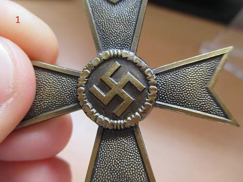 Kriegsverdienstkreuz 2. Klasse Ohne Schwertern fake/original? Please help if you can.