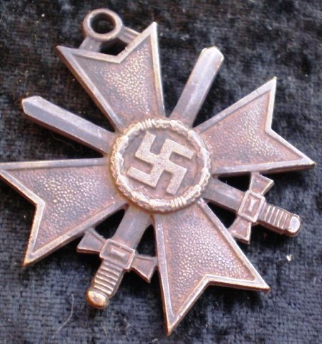 Ritterkreuz des Kriegsverdienstkreuzes mit Schwertern. Original or fake?