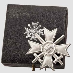 Kriegsverdienstkreuz 1.Klasse mit Schwertern - opinions on the maker?