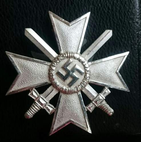 Kriegsverdienstkreuz 1.Klasse mit Schwertern marked 1 (big) original?