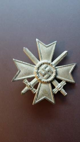 opinions on this Kriegsverdienstkreuz 1.Klasse mit Schwertern.
