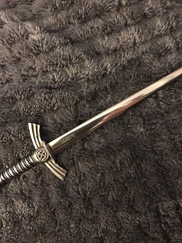 Dagger or letter opener ?