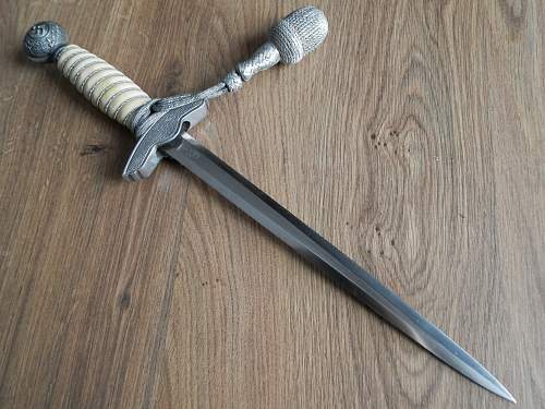 LW dagger second type.few questions