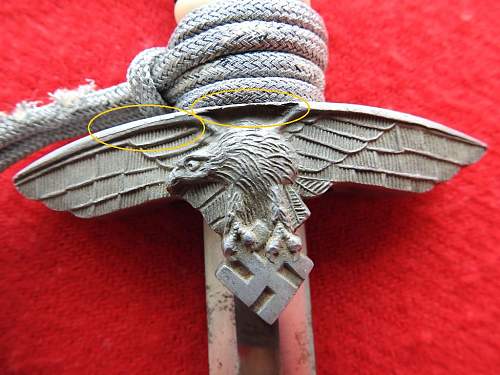 Luftwaffe 2nd edition dagger with no oak leaf markings under the crossguard