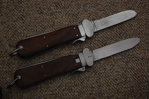 2 versions of gravity knife