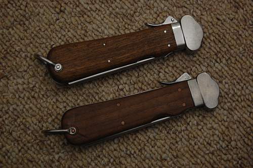 2 versions of gravity knife