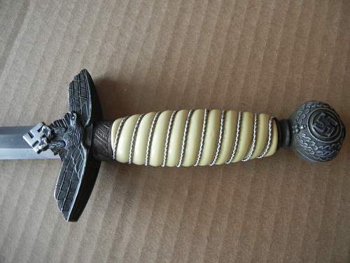 Is this an authentic Luftwaffe dagger?