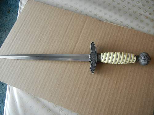 Is this an authentic Luftwaffe dagger?