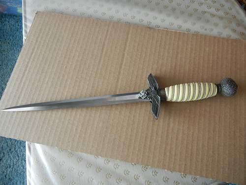 Is this an authentic Luftwaffe dagger?