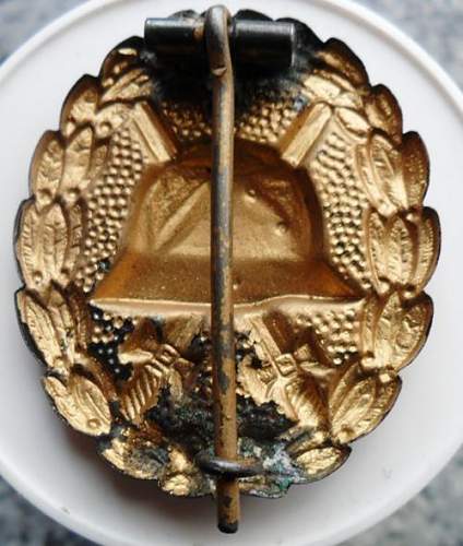 WW1 Imperial Gold Wound Badge help...