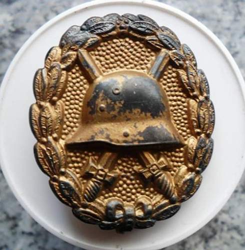 Gold wound badge