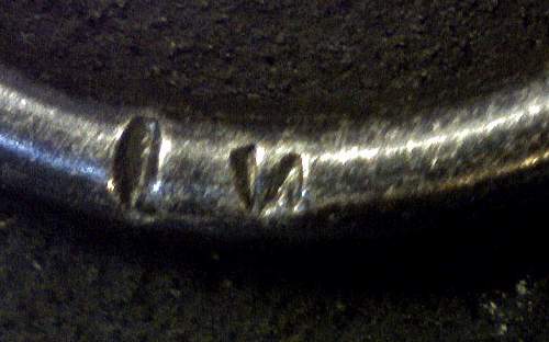 Eisernes Kreuz 2. Klasse, odd mark on ring