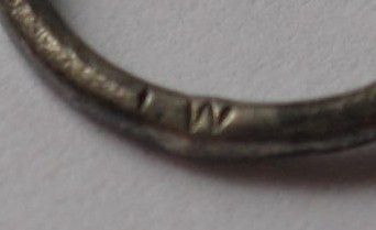 Eisernes Kreuz 2. Klasse, odd mark on ring