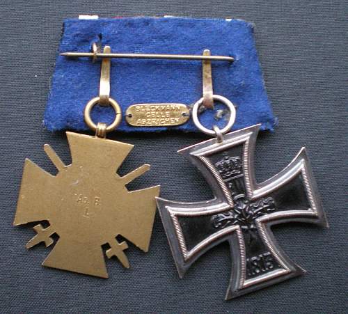 EK2 and Ehrenkreuz medalbar.
