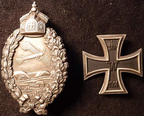 Is this Prussian Pilot's Badge and EK1 real?