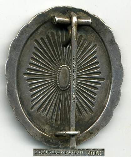 Silver wound badge with mm