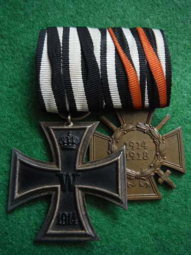 Das Eisernes Kreuz Der Zweiten klasse 1914 mit das Ehrenkreuz des Weltkriegs