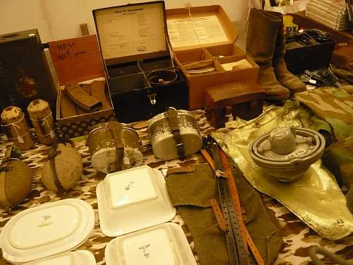 Pics : Vimoutiers Militaria Bourse &amp; a KwK42 box....