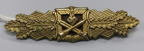 Nahkampfspange in Gold (close combat clasp)