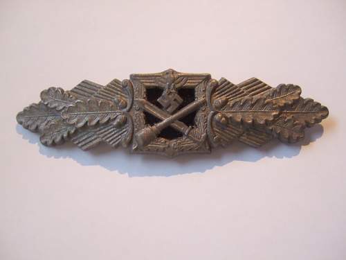 Nahkampfspange in Bronze Original? No manufacture.