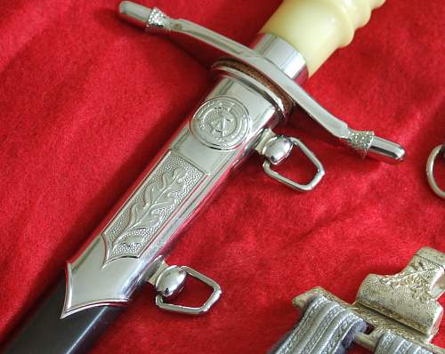 DDR Officers dagger