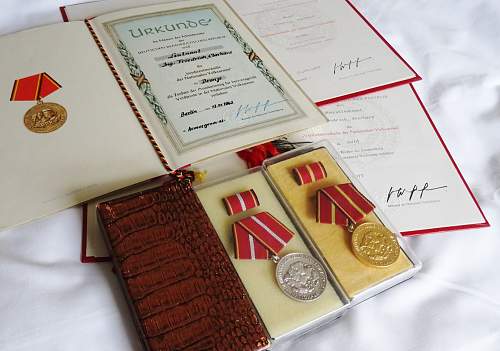 Medaille fur Treue Dienste in der Nationalen Volksarmee  10 Years silver (900) type 4