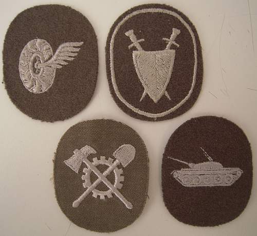 some badges, (NVA Para´s, MfS, ...)