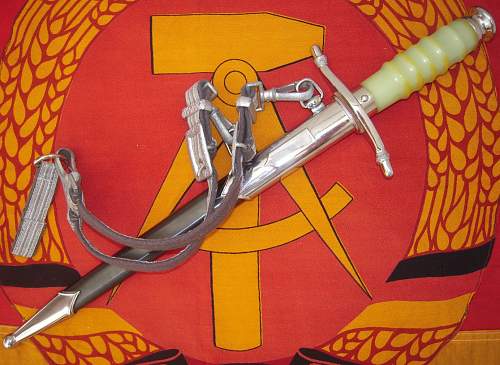 Officer´s dagger with &quot;green&quot; hilt !