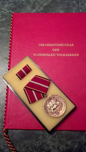 Verdienstmedaille/Urkunde