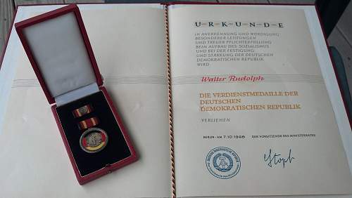 Verdienstmedaille/Urkunde