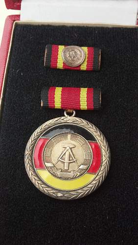 Verdienstmedaille/Urkunde