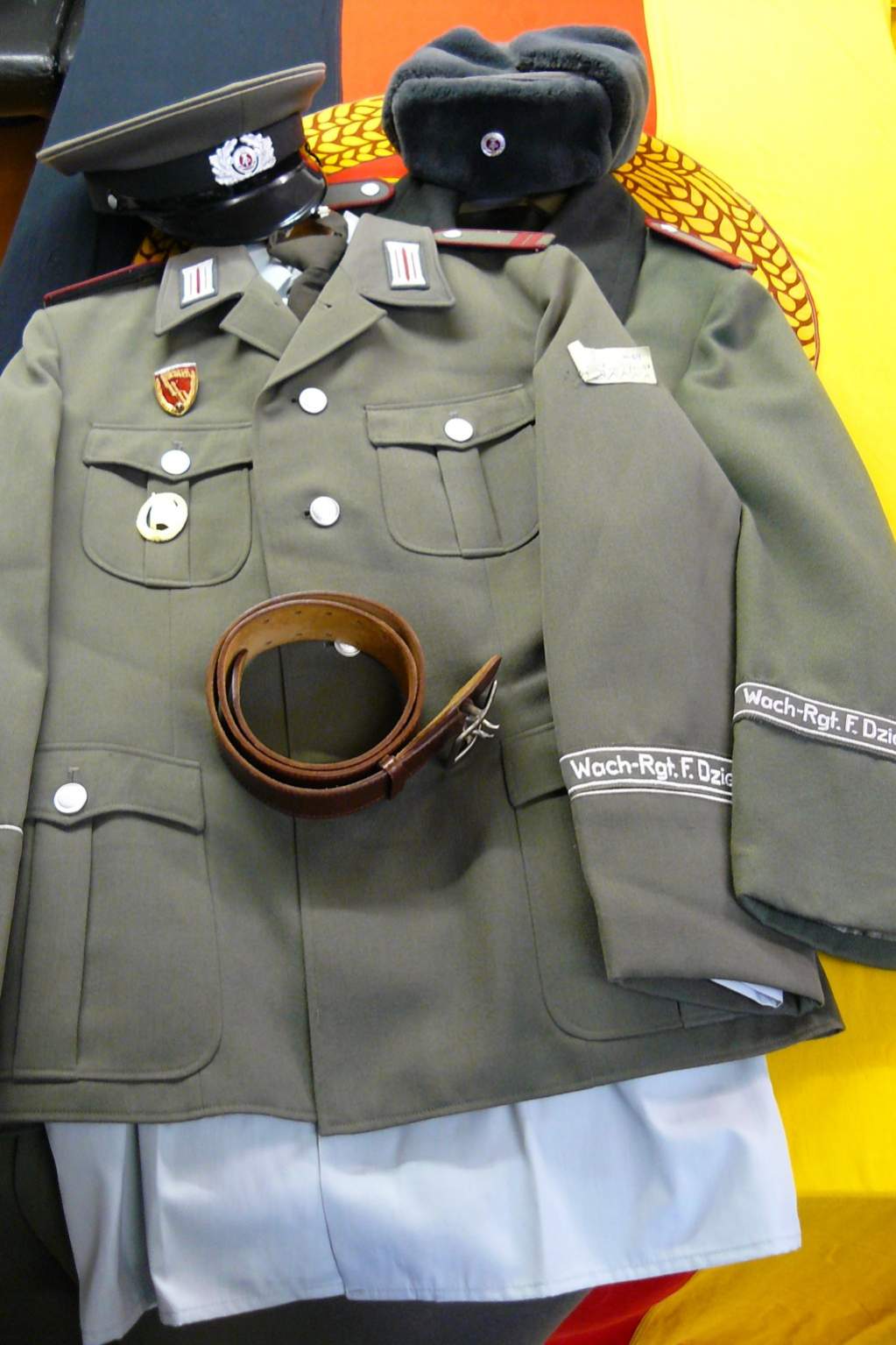 DDR Ärmelband für Uniformjacke Wachregiment Wach-Rgt F Dzierzynski  