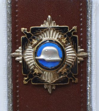 Stahlhelm - Bund der Frontsoldaten / system of shoulder-belts and special insignia