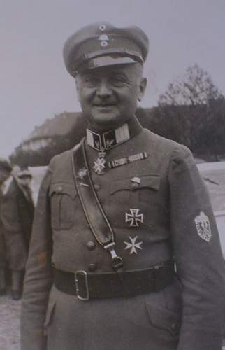 Stahlhelm - Bund der Frontsoldaten / system of shoulder-belts and special insignia