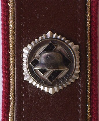 Stahlhelm - Bund der Frontsoldaten / system of shoulder-belts and special insignia