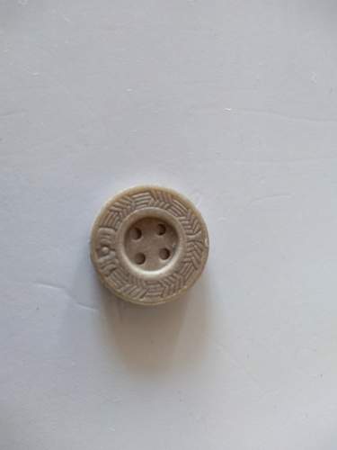 Two german buttons to identify