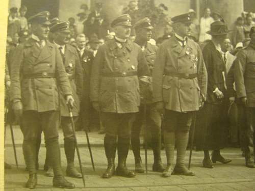 Stahlhelm - Bund der Frontsoldaten / system of shoulder-belts and special insignia