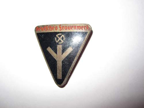 Deutsches Frauenwerk badge Opinion