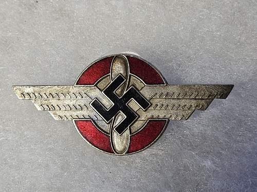 Propeller Badge?.....Can't identify it??....Opinions please
