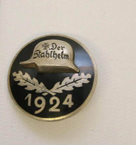 Der Stahlhelm Badge 1930.