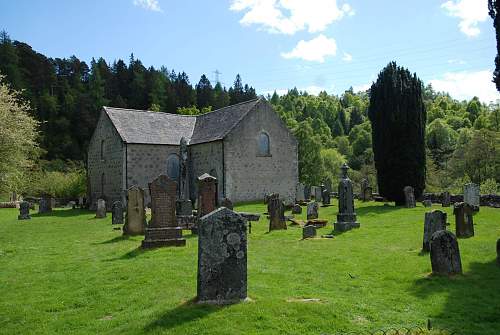 Swastika on churchyard fence in Scotland? (help needed)