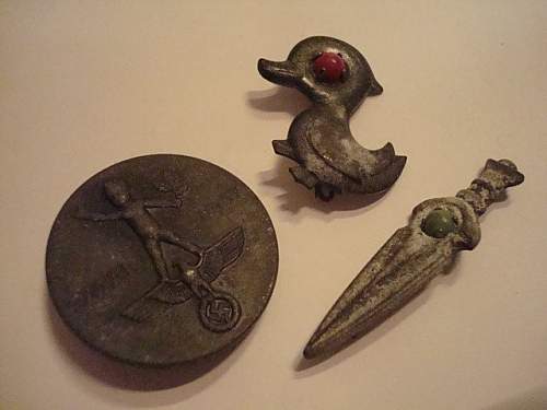 May badge 1937 a duck- and a bronze-age sword pin