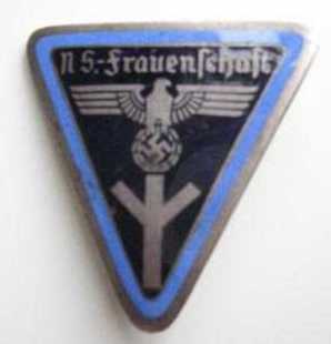 Frauenschaft badge, question