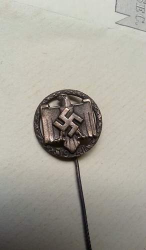 1941 (party? Heer?) cap pin ID