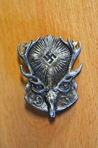 Hunter's badge... anyone have an idea as to what this is?